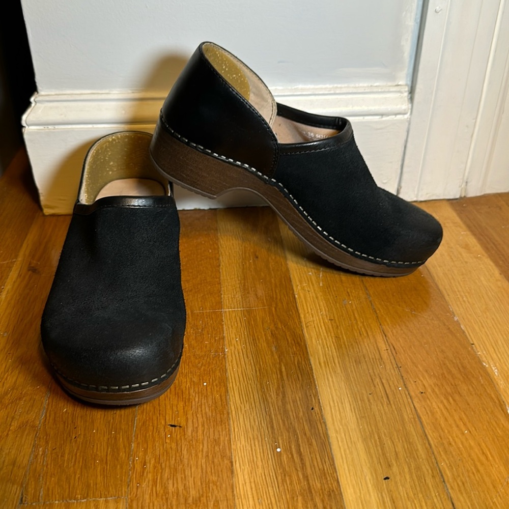 Dansko Brenna Clogs Size 36. Never Worn. Black Suede